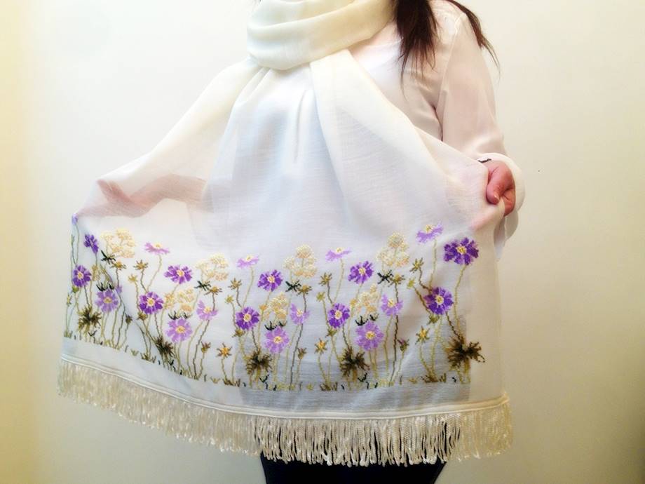 Shawl with spring flowers design