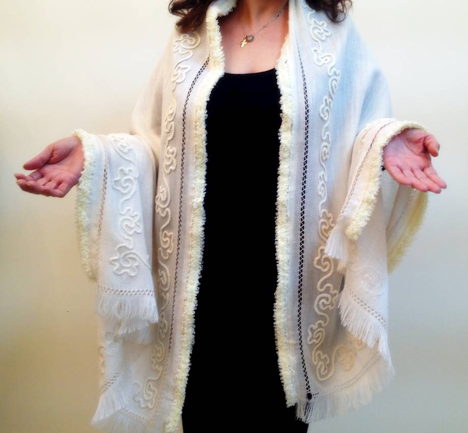 Shawl with Aghabani and beads