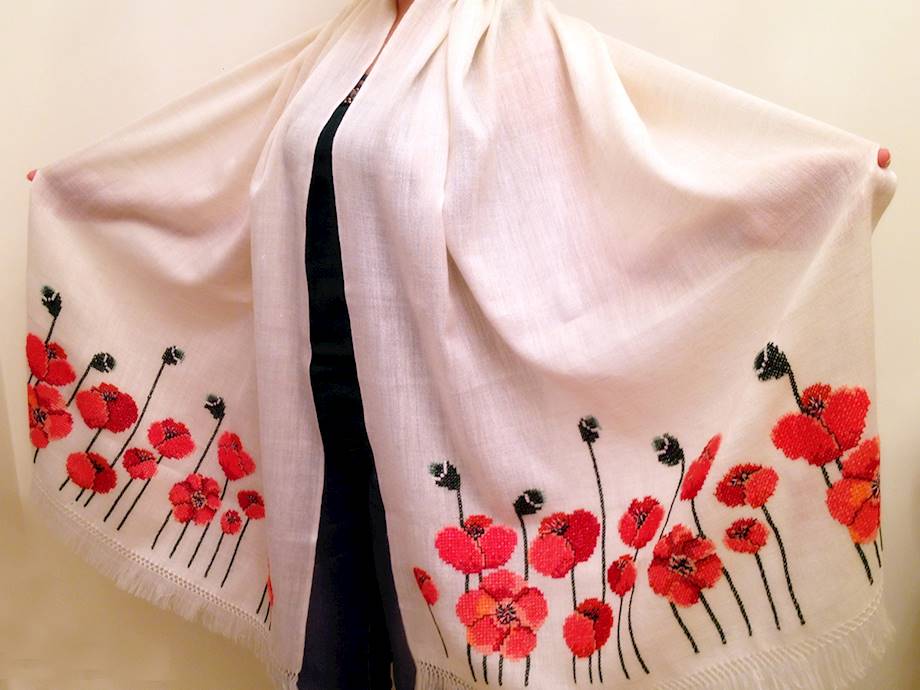 Shawl made from hand-embroidered najaf textile