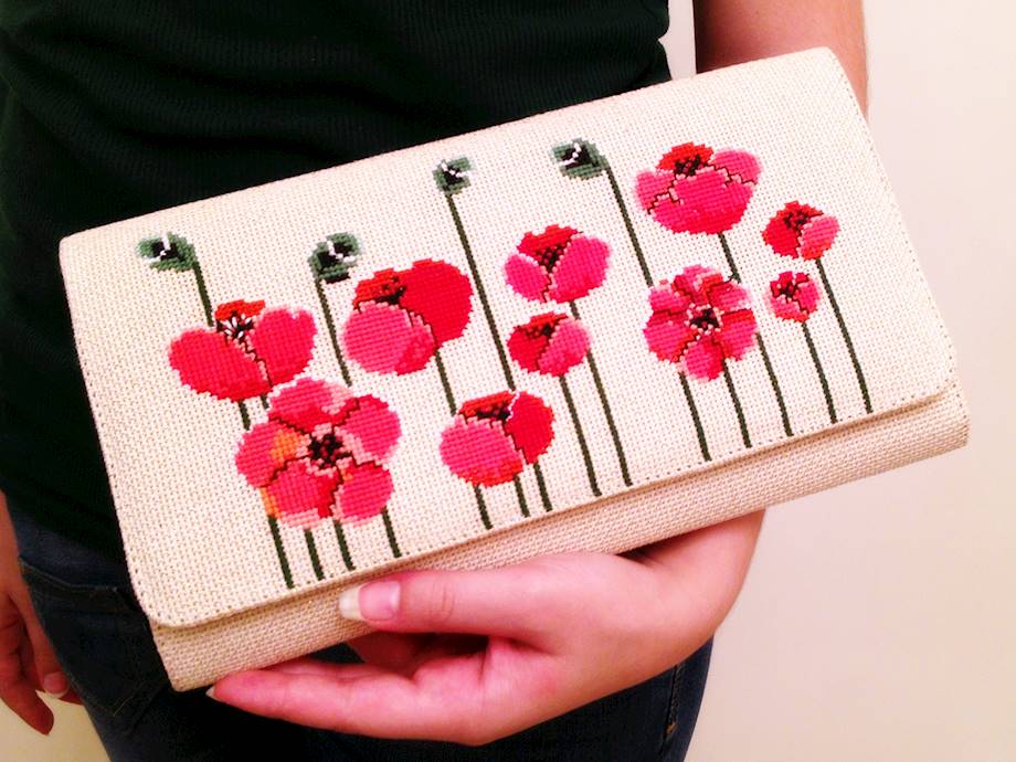 Shawl made from hand-embroidered najaf textile